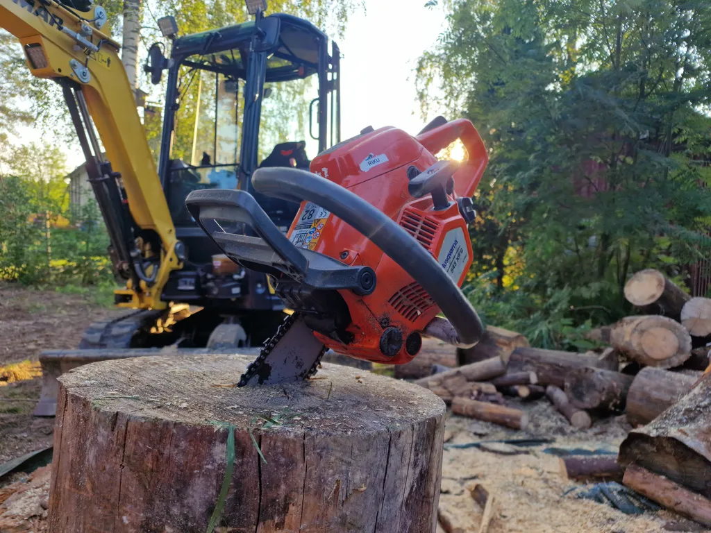 Moottorisahatyö ja polttopuut