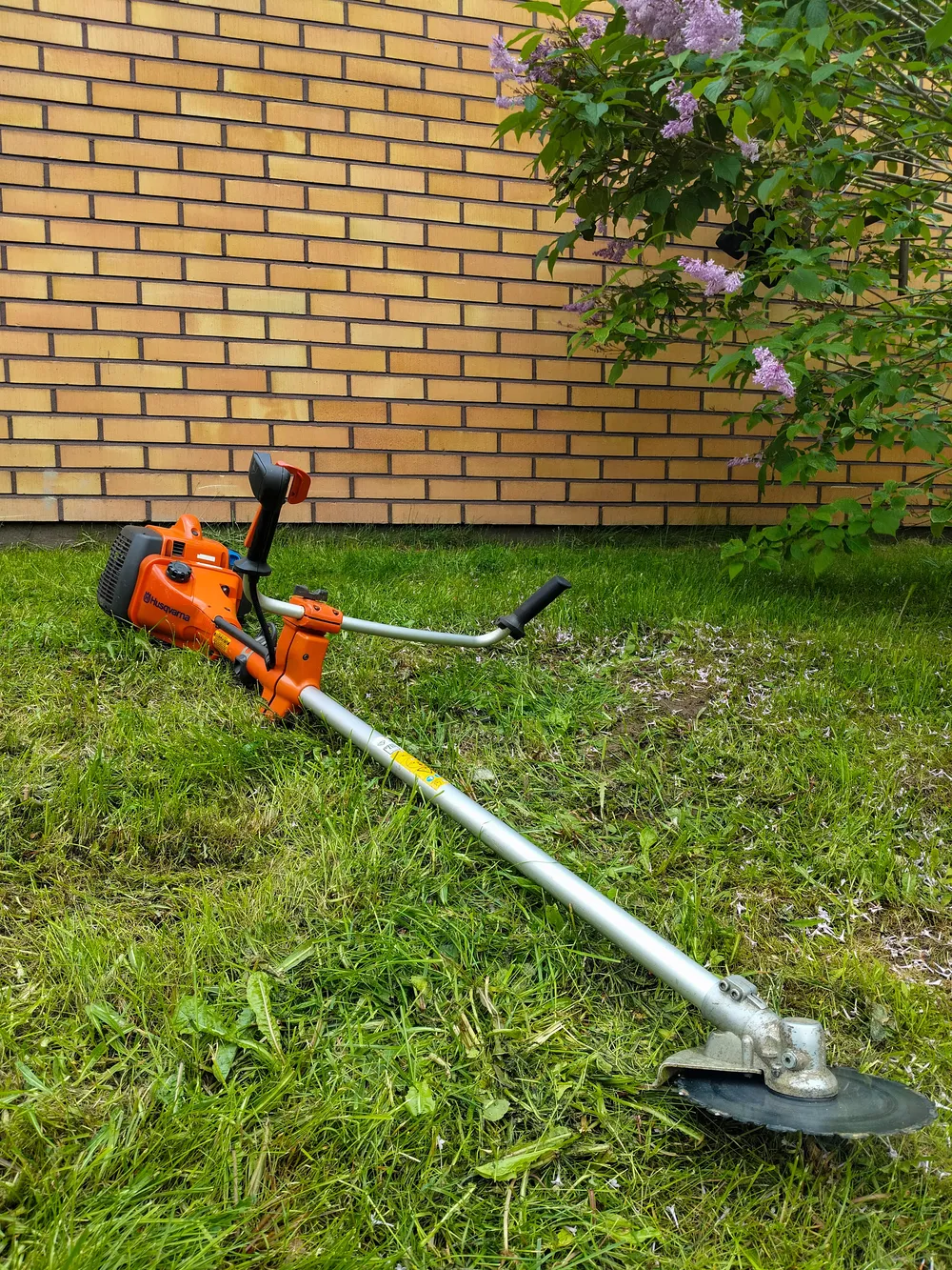 Raivausahatyöt ja pensasraivaus Hausjärvellä