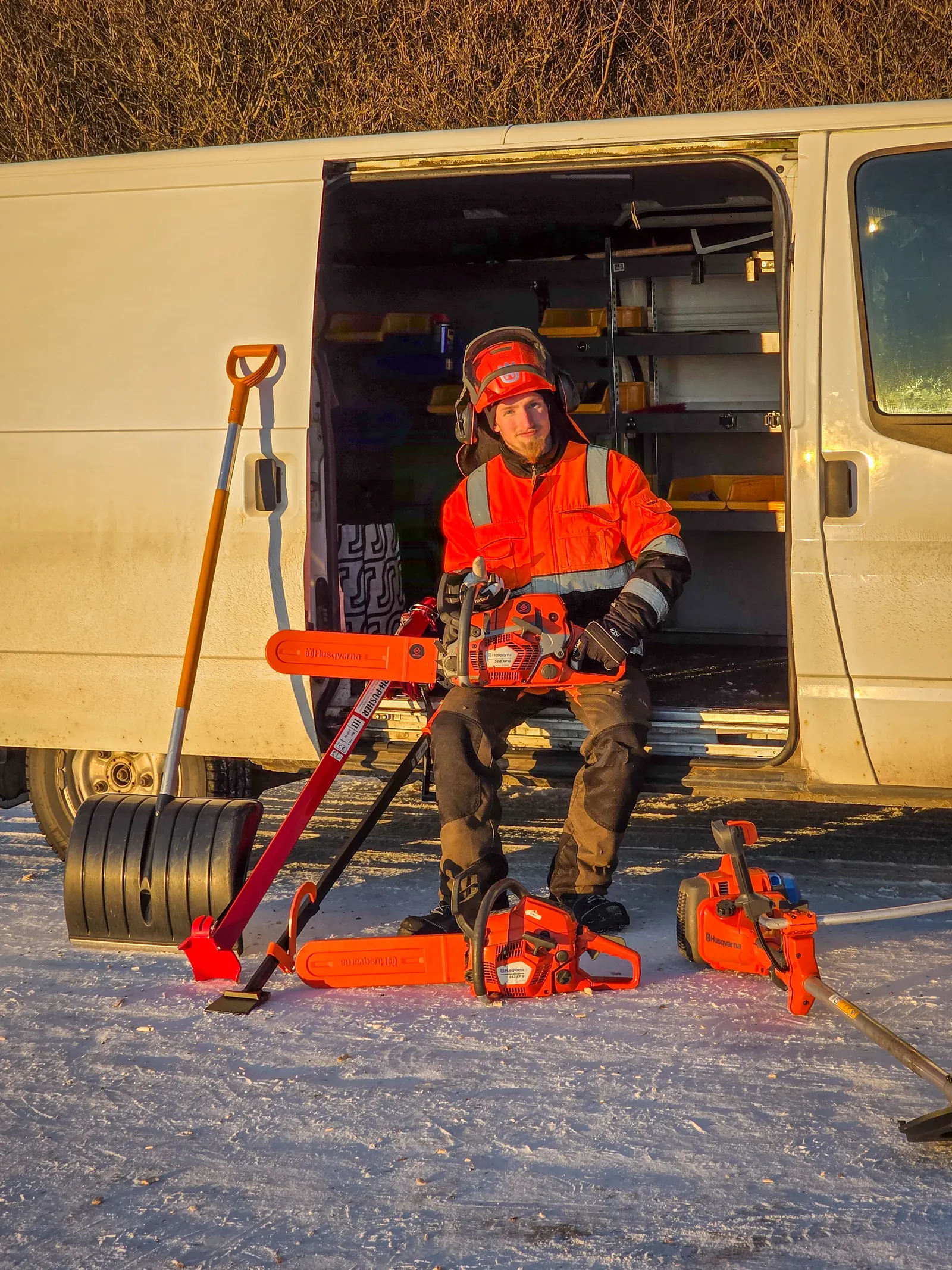 Rifmoke kalusto auto - pihapuiden kaatoon ja kiinteistönhoitoon